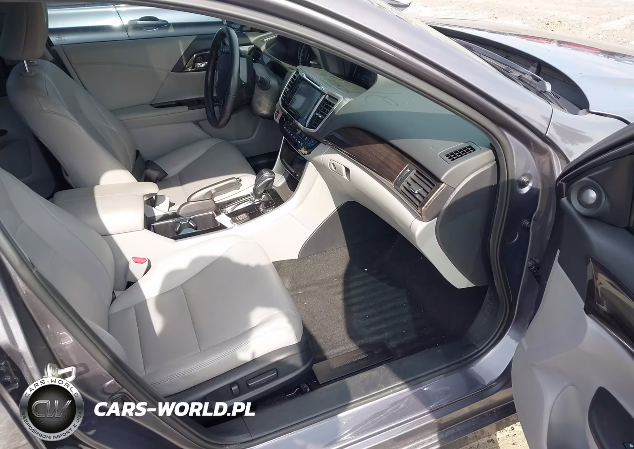 2016 Honda Accord Touring VIN:1HGCR3F93GA012370 - 5