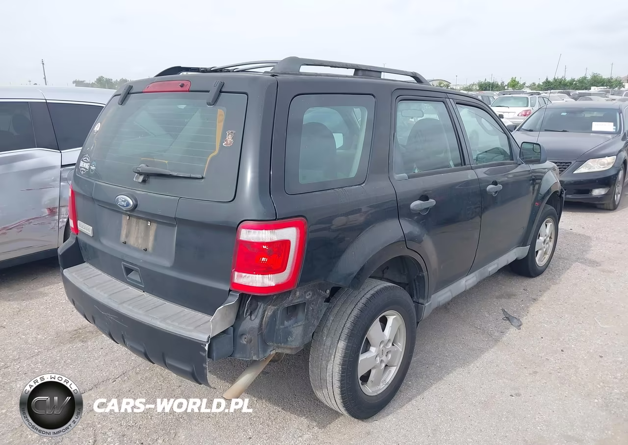 2010 Ford Escape Xls VIN:1FMCU0C74AKB93524 - 4