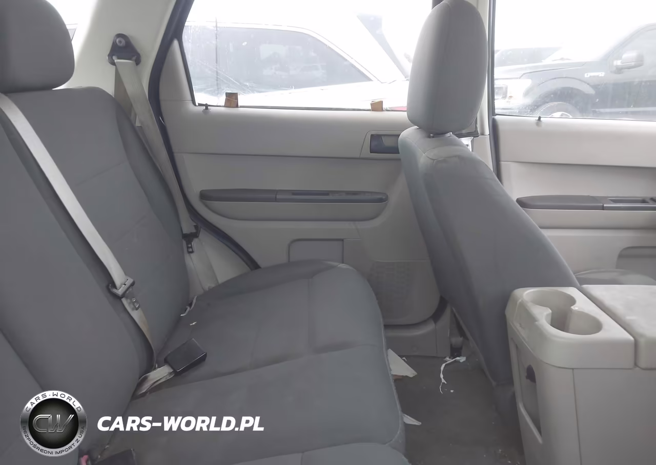2010 Ford Escape Xls VIN:1FMCU0C74AKB93524 - 8