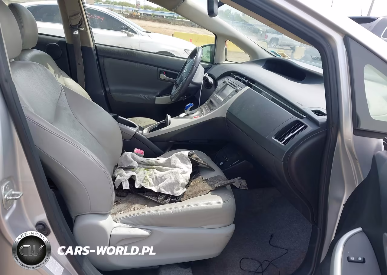 2012 Toyota Prius Four VIN:JTDKN3DU5C5479676 - 5