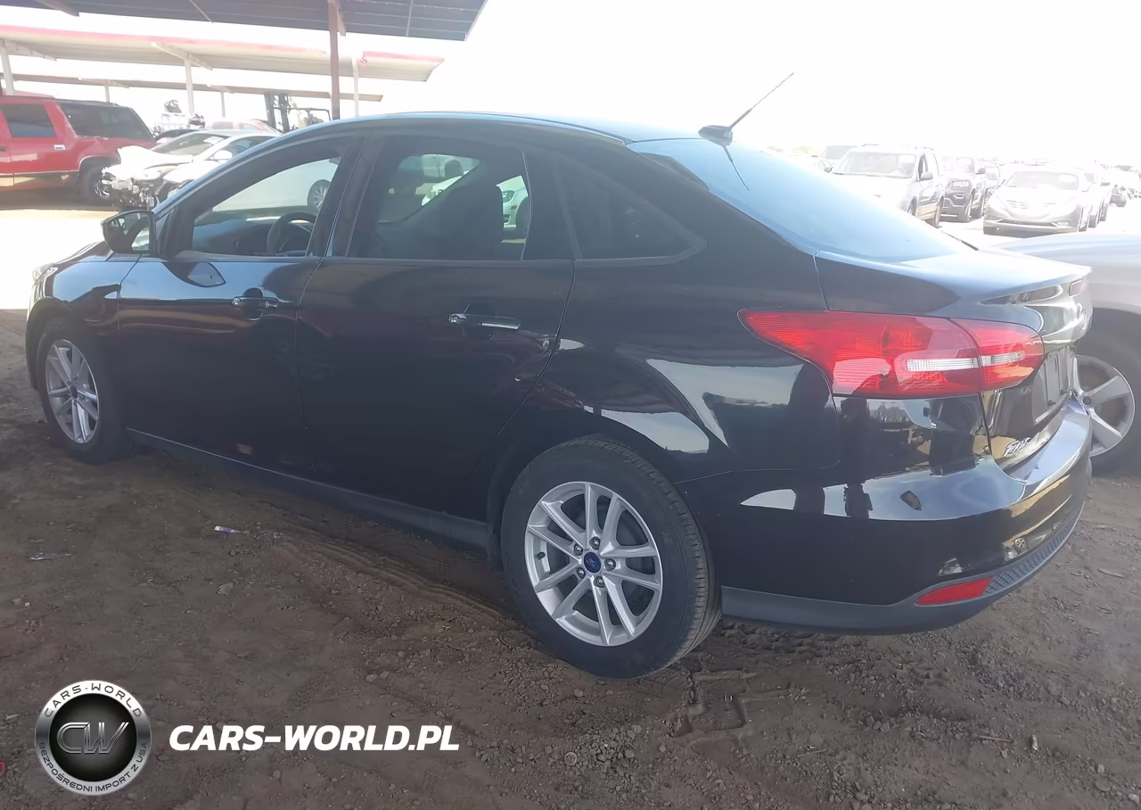 2018 Ford Focus Se VIN:1FADP3F24JL205365 - 3