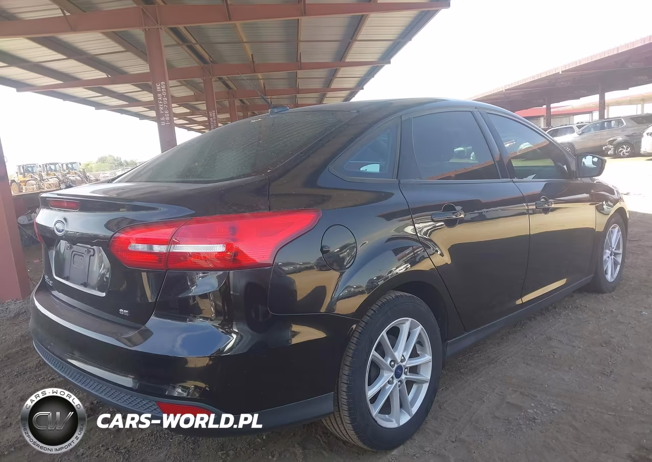 2018 Ford Focus Se VIN:1FADP3F24JL205365 - 4