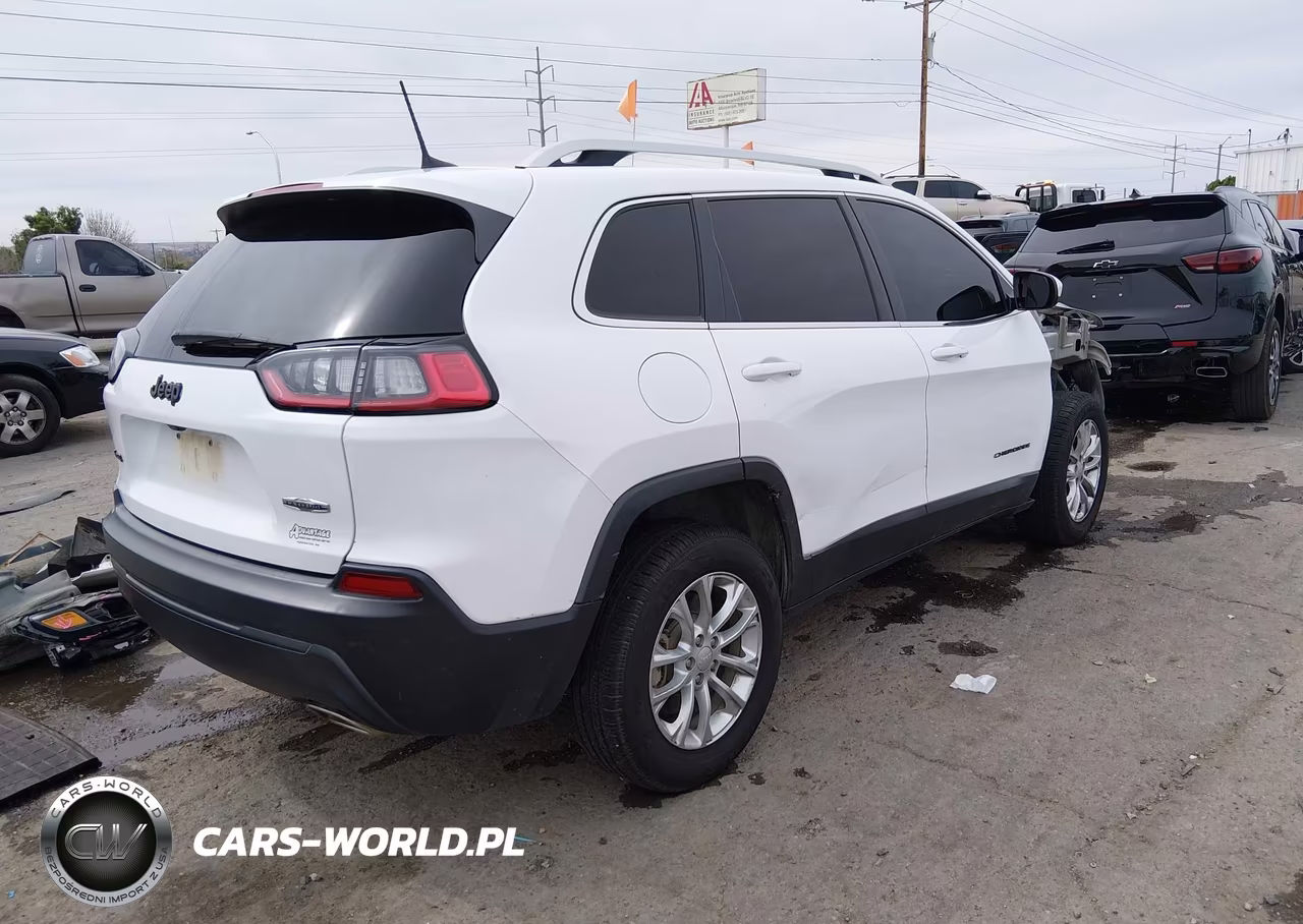 2019 Jeep Cherokee Latitude 4X4 VIN:1C4PJMCX2KD309640 - 4