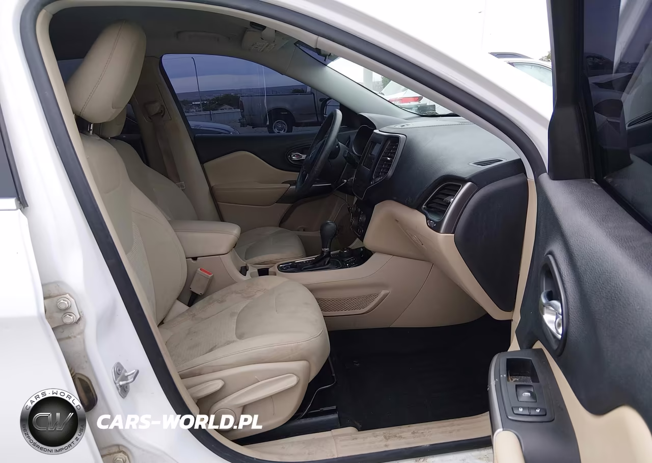 2019 Jeep Cherokee Latitude 4X4 VIN:1C4PJMCX2KD309640 - 5