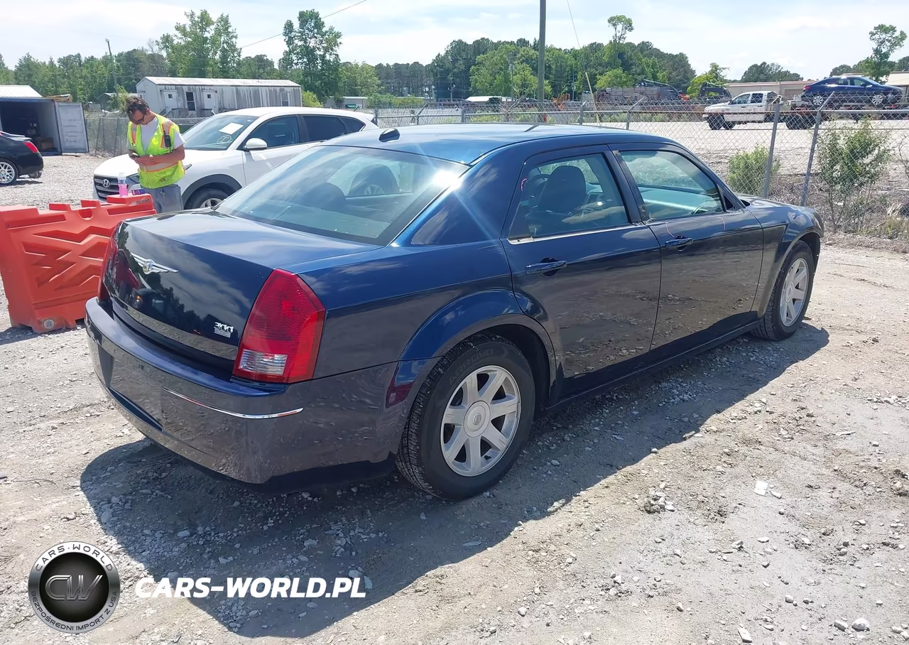 2005 Chrysler 300 Touring VIN:2C3AA53G35H566975 - 4