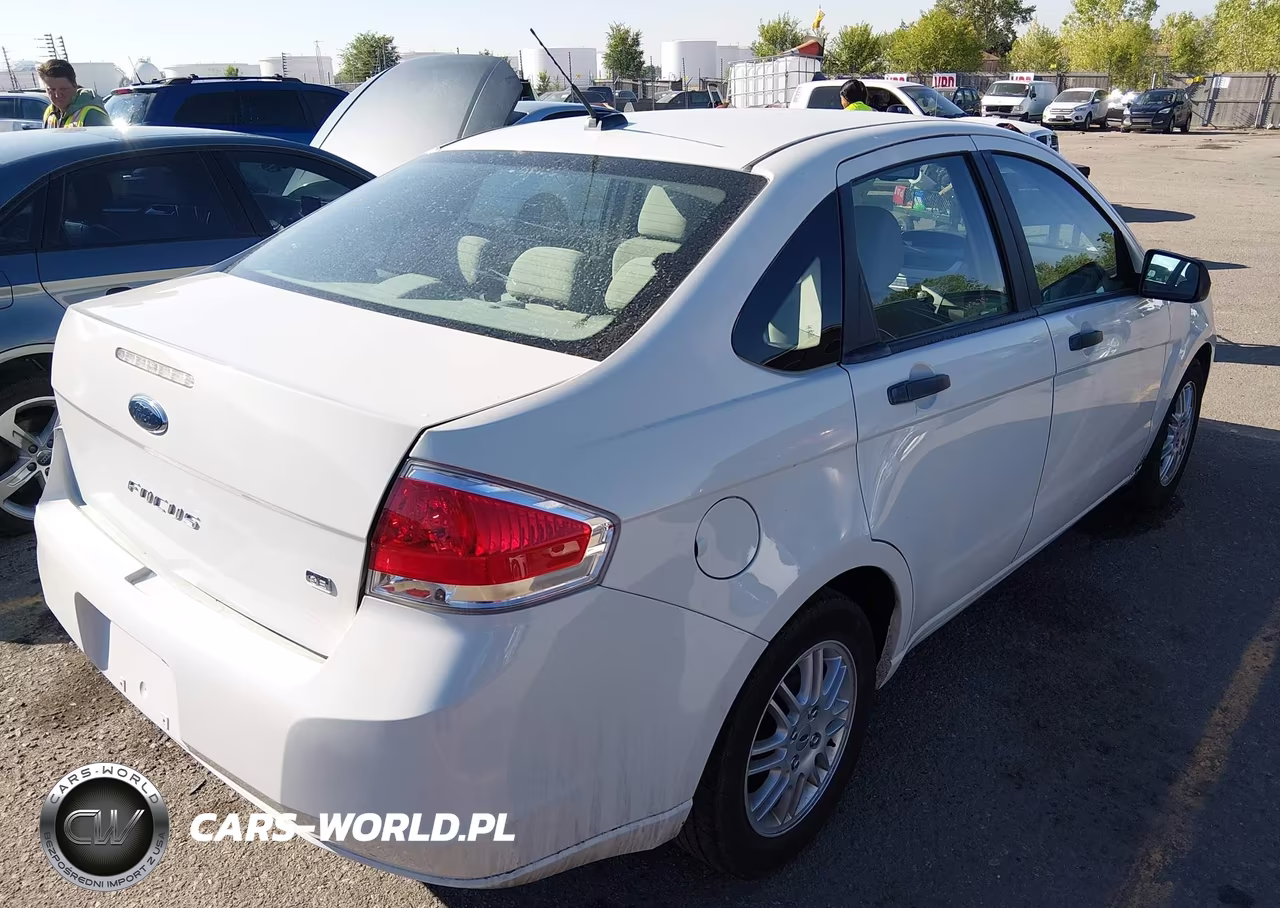 2010 Ford Focus Se VIN:1FAHP3FN4AW194040 - 4