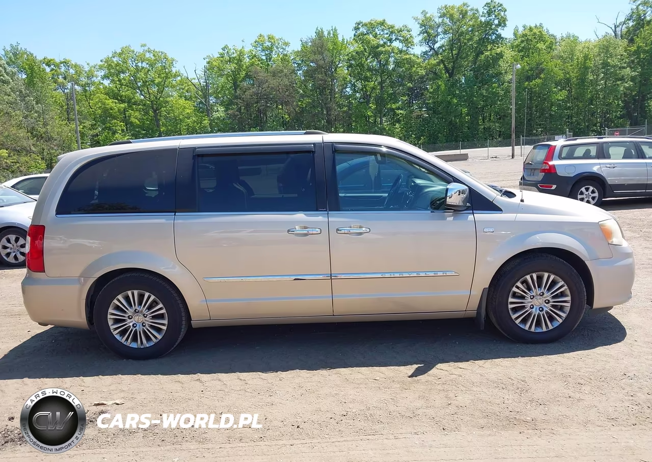 2014 Chrysler Town & Country Touring-L 30Th Anniversary VIN:2C4RC1CG0ER251451 - 13