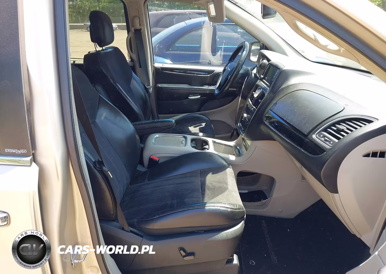 2014 Chrysler Town & Country Touring-L 30Th Anniversary VIN:2C4RC1CG0ER251451 - 5