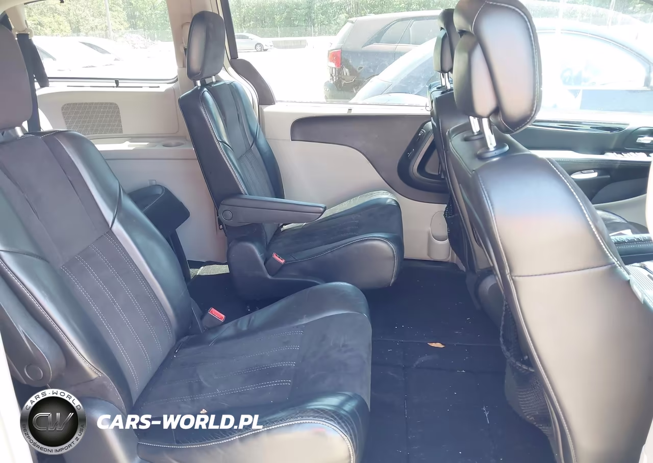 2014 Chrysler Town & Country Touring-L 30Th Anniversary VIN:2C4RC1CG0ER251451 - 8