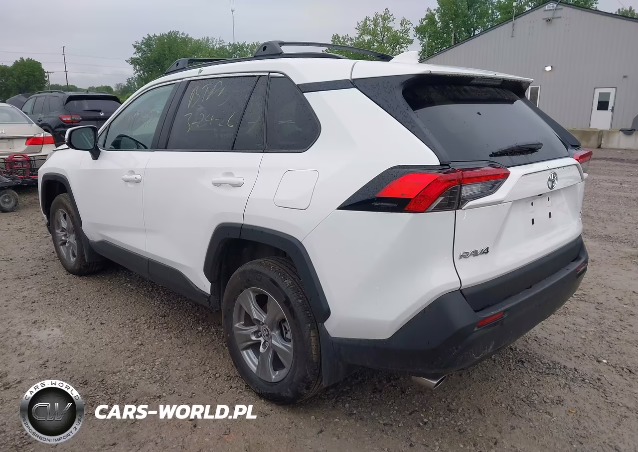 2025 Toyota Rav4 Xle VIN:2T3P1RFV4SW632369 - 3