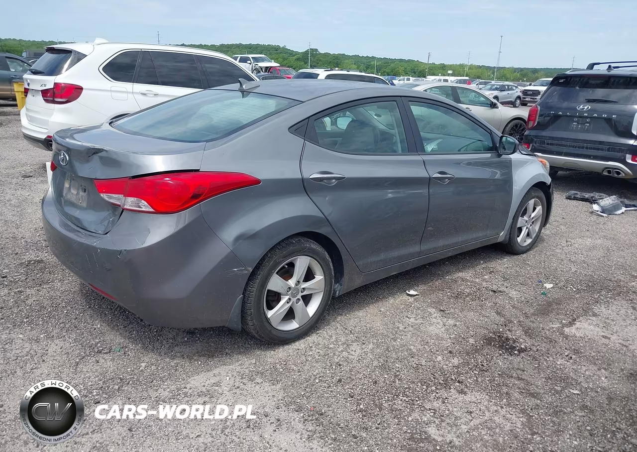 2013 Hyundai Elantra Gls VIN:5NPDH4AE1DH278054 - 4