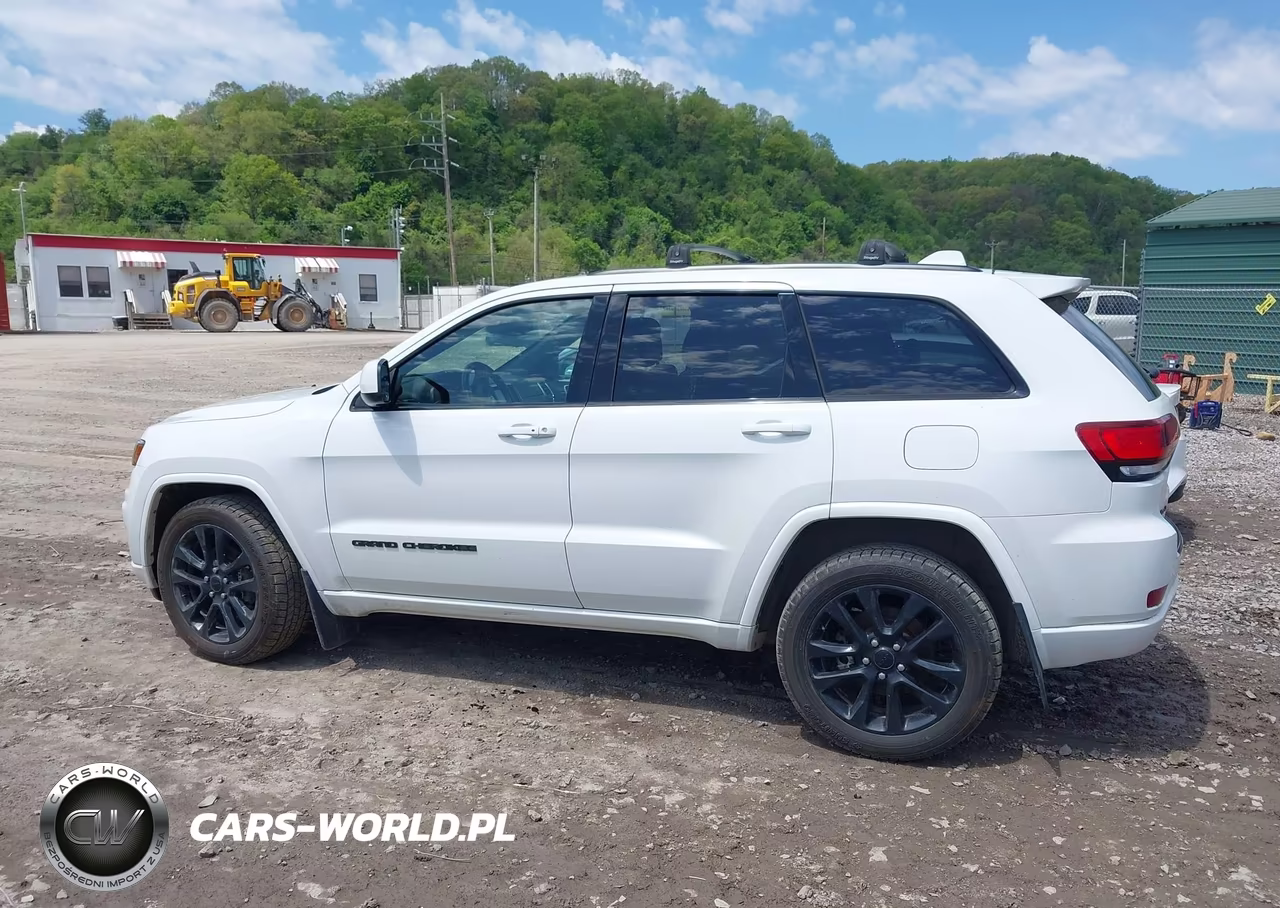 2017 Jeep Grand Cherokee Altitude 4X4 VIN:1C4RJFAG5HC700349 - 14