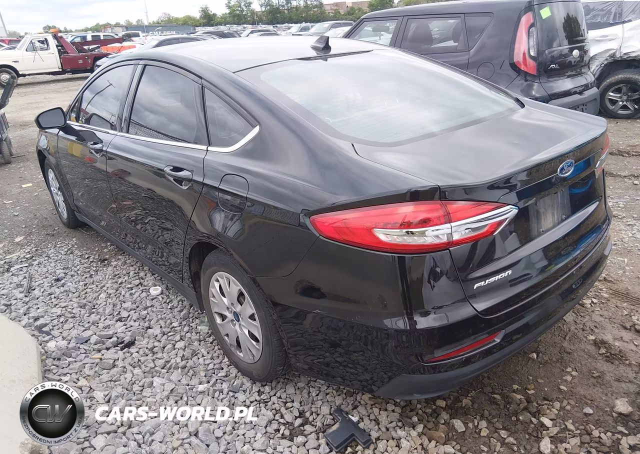 2020 Ford Fusion S VIN:3FA6P0G7XLR260408 - 3