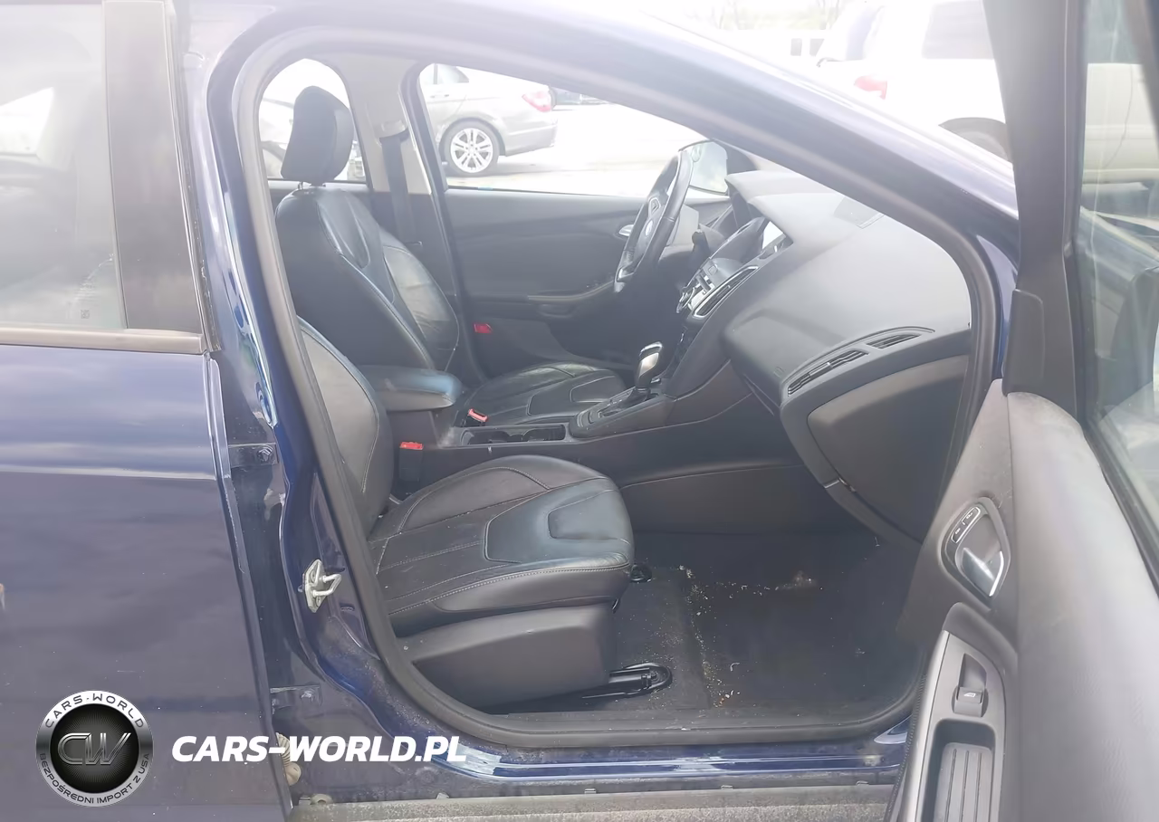 2016 Ford Focus Se VIN:1FADP3F28GL359294 - 5