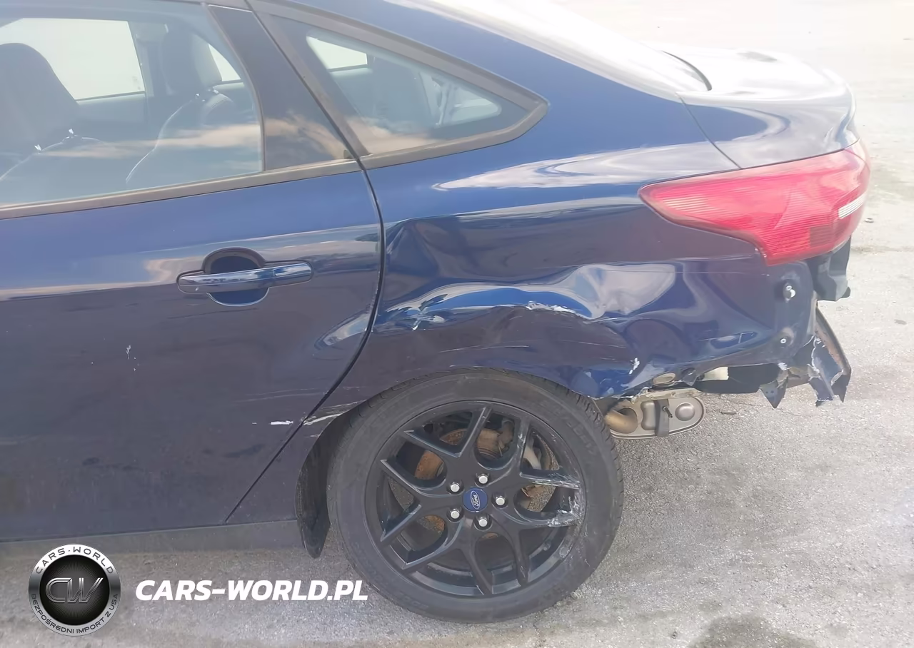 2016 Ford Focus Se VIN:1FADP3F28GL359294 - 6