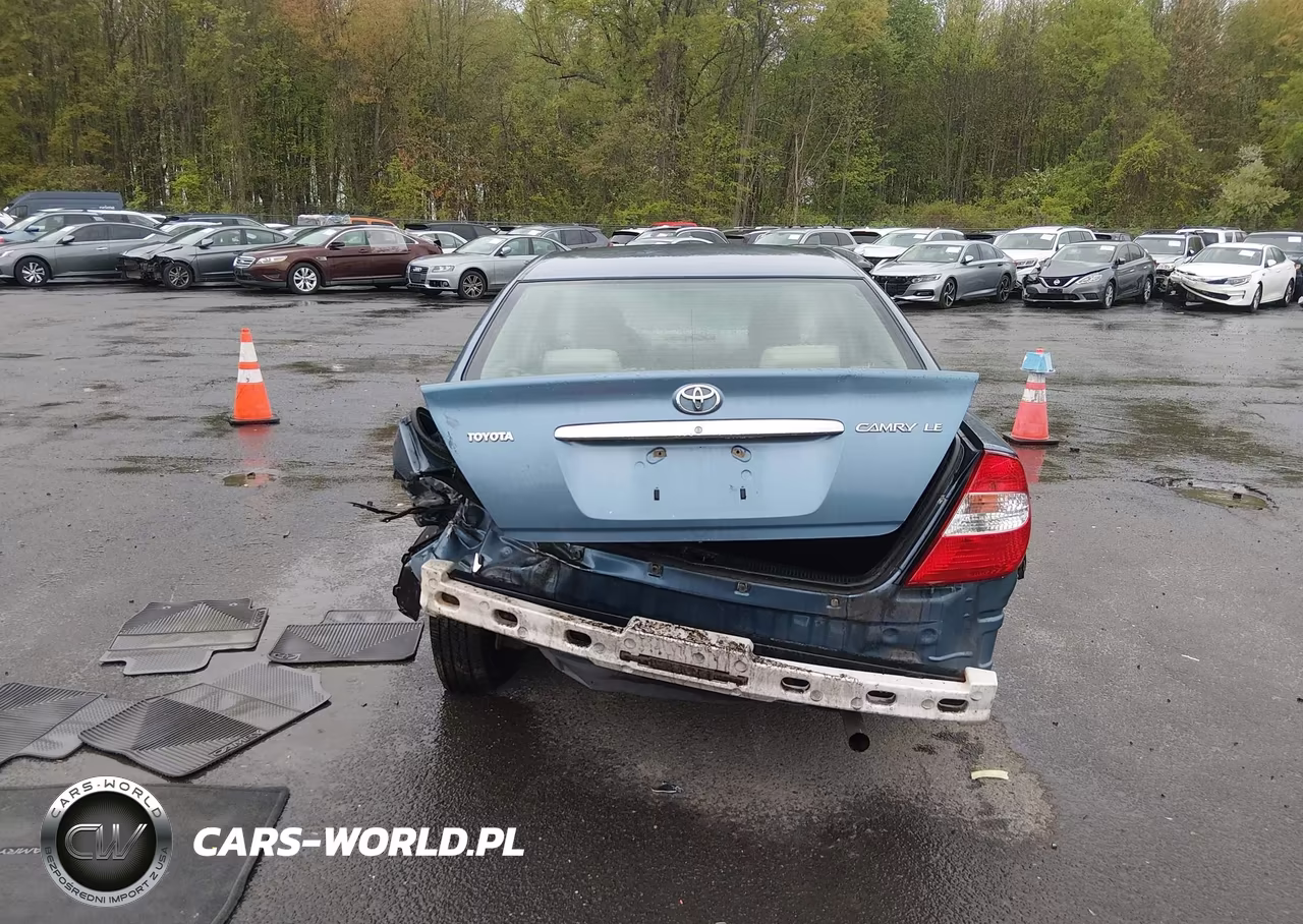 2003 Toyota Camry Le VIN:JTDBE32K830234160 - 17