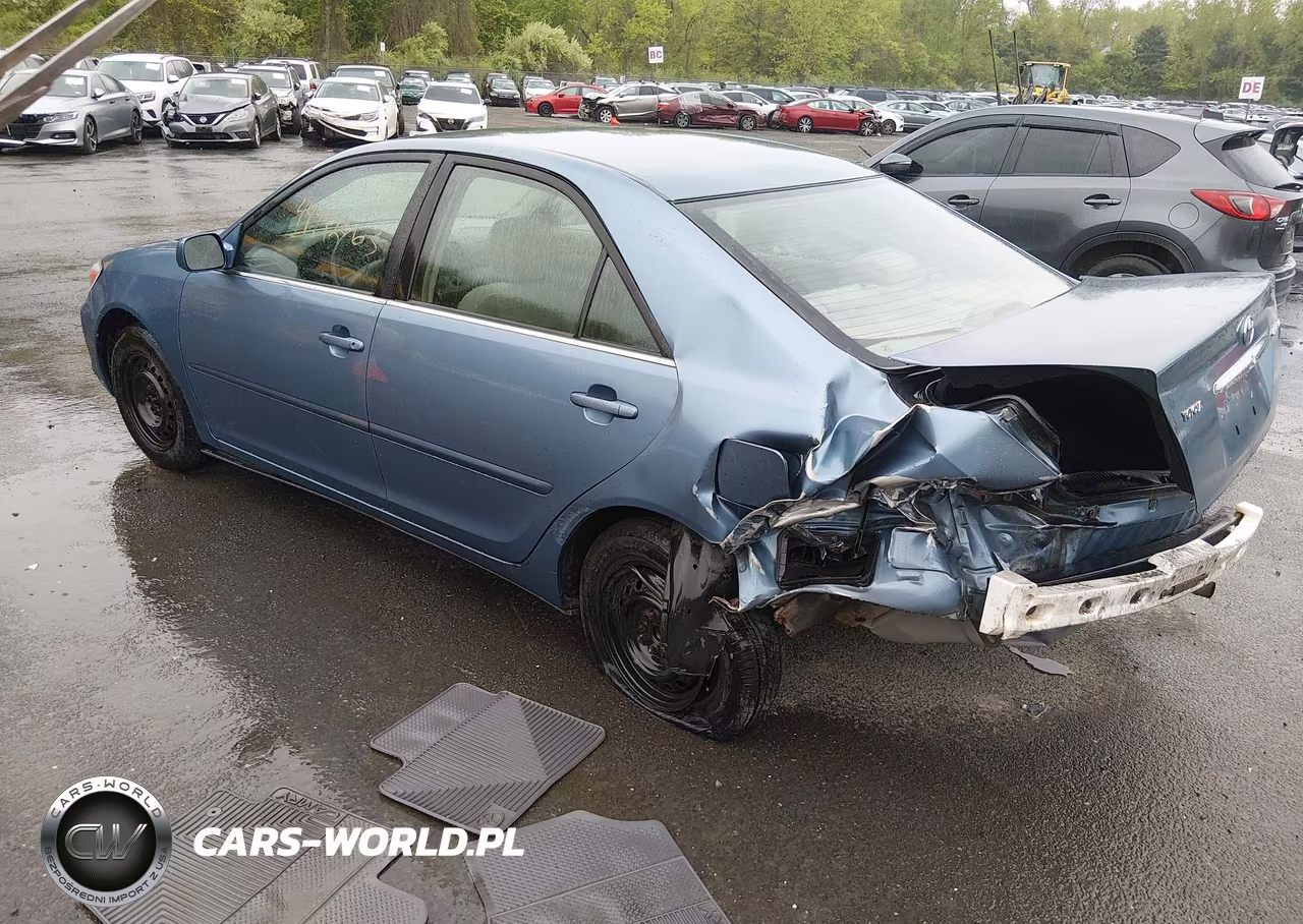 2003 Toyota Camry Le VIN:JTDBE32K830234160 - 3