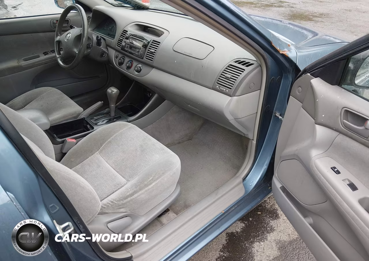 2003 Toyota Camry Le VIN:JTDBE32K830234160 - 5