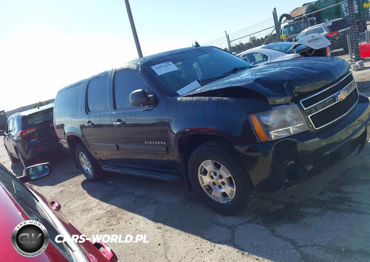2011 Chevrolet Suburban 1500 Ls VIN:1GNSCHE09BR362440 - 13