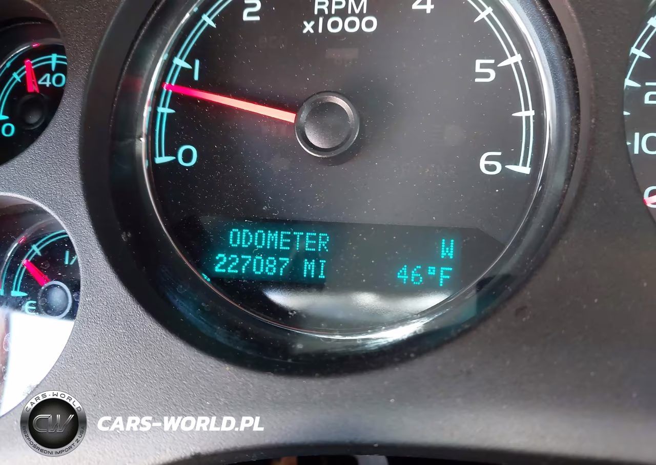 2011 Chevrolet Suburban 1500 Ls VIN:1GNSCHE09BR362440 - 7