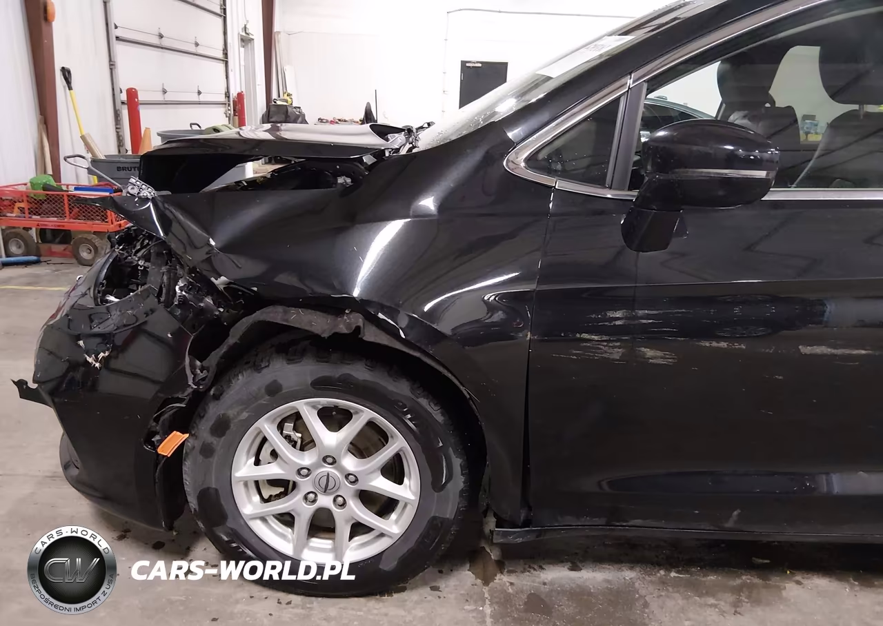 2022 Chrysler Pacifica Touring L VIN:2C4RC1BG2NR141602 - 19
