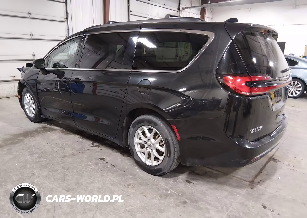 2022 Chrysler Pacifica Touring L VIN:2C4RC1BG2NR141602 - 3