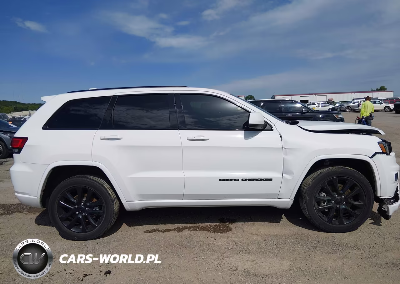 2021 Jeep Grand Cherokee Laredo X 4X4 VIN:1C4RJFAGXMC648422 - 13