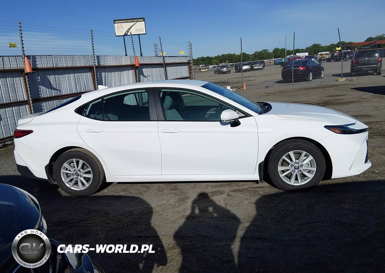 2026 Toyota Camry Le VIN:4T1DAACKXTU236441 - 13