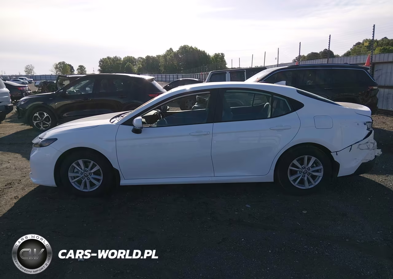 2026 Toyota Camry Le VIN:4T1DAACKXTU236441 - 14