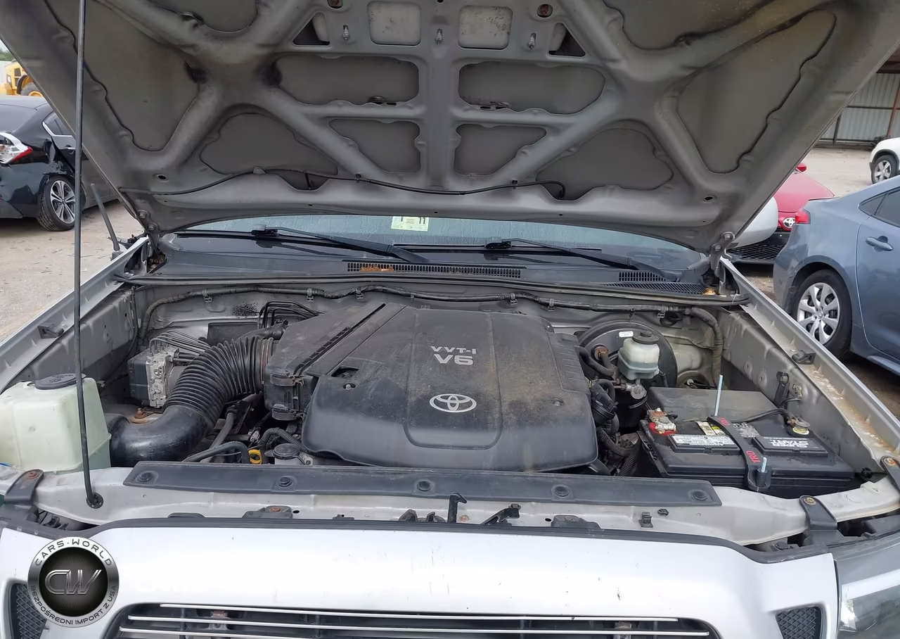 2010 Toyota Tacoma Base V6 VIN:5TEMU4FN3AZ718885 - 10