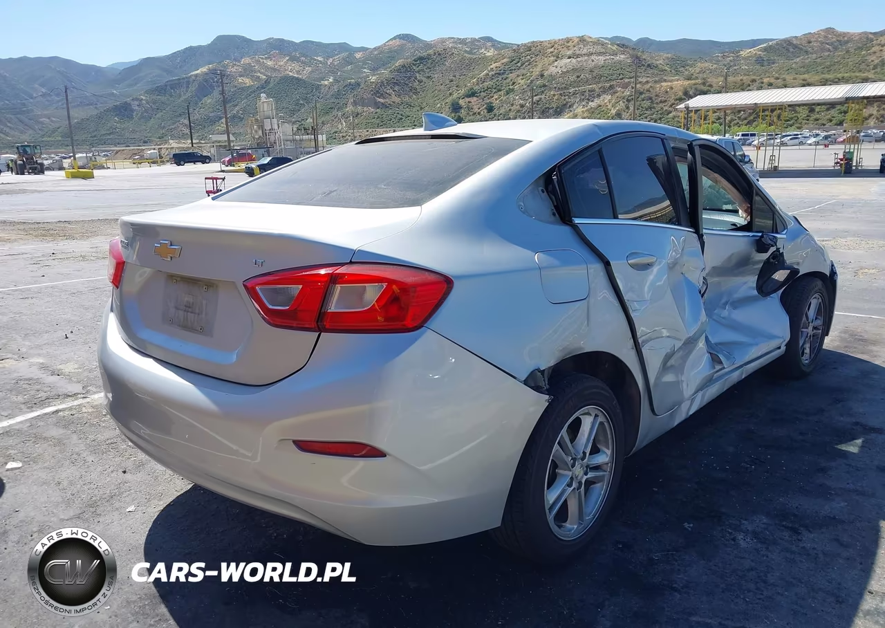 2018 Chevrolet Cruze Lt Auto VIN:1G1BE5SM8J7239353 - 4