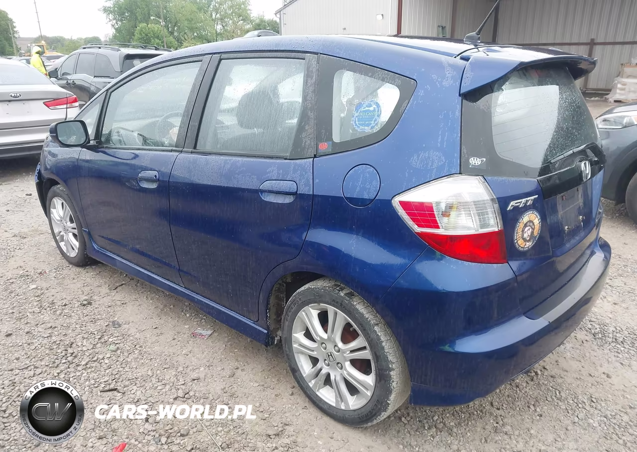 2011 Honda Fit Sport VIN:JHMGE8H5XBC024126 - 3