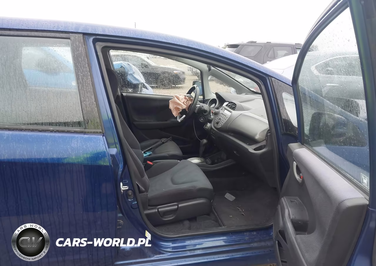 2011 Honda Fit Sport VIN:JHMGE8H5XBC024126 - 5