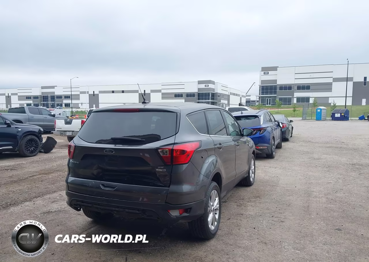 2019 Ford Escape Se VIN:1FMCU9GD2KUB33347 - 4