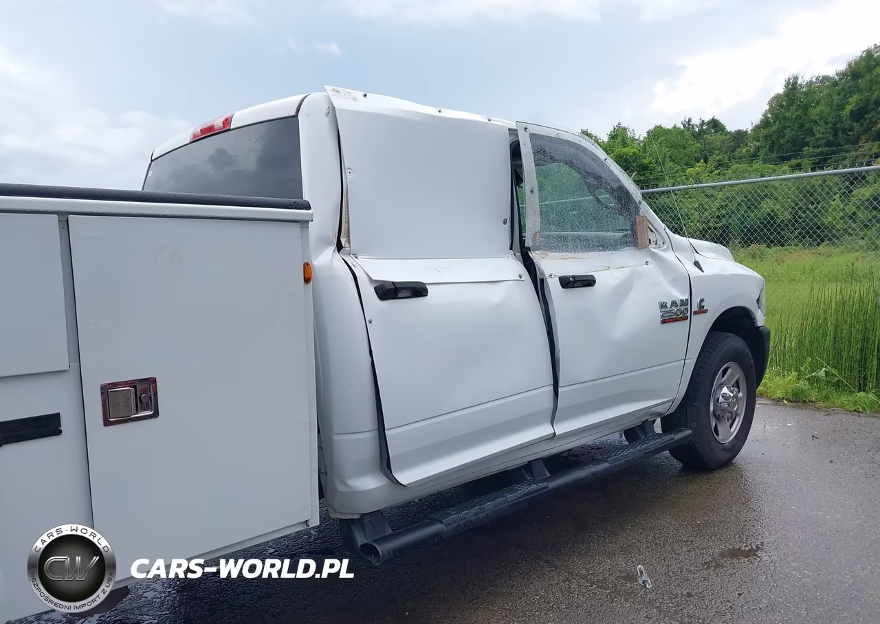2017 Ram 2500 Tradesman 4X2 8' Box VIN:3C6UR4HL4HG705721 - 11