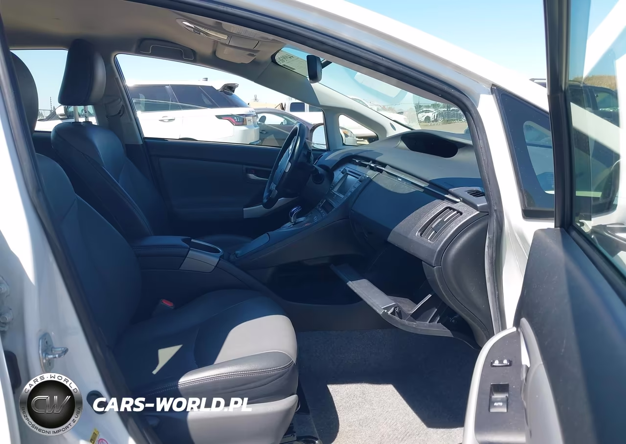 2015 Toyota Prius Four VIN:JTDKN3DU0F1914664 - 5