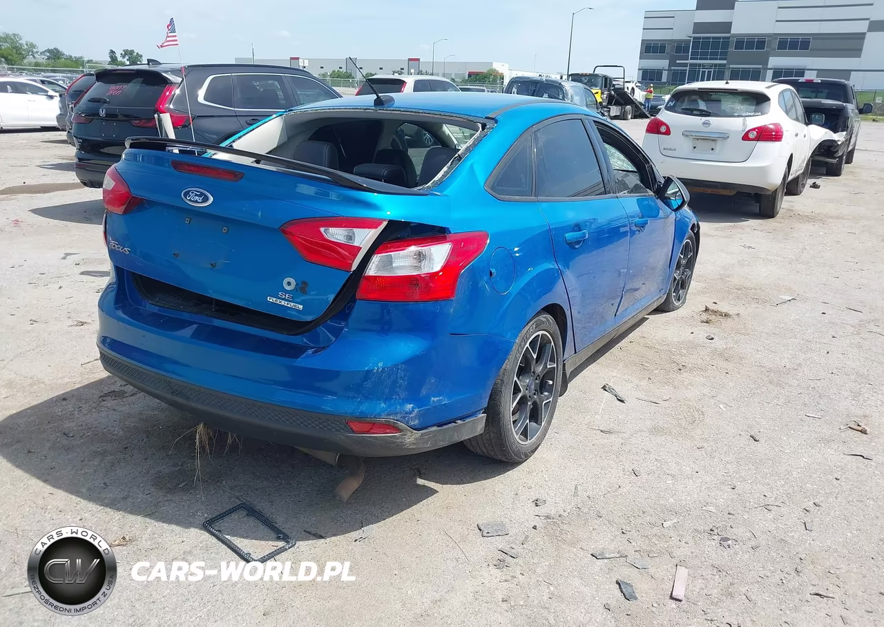 2014 Ford Focus Se VIN:1FADP3F28EL348731 - 4