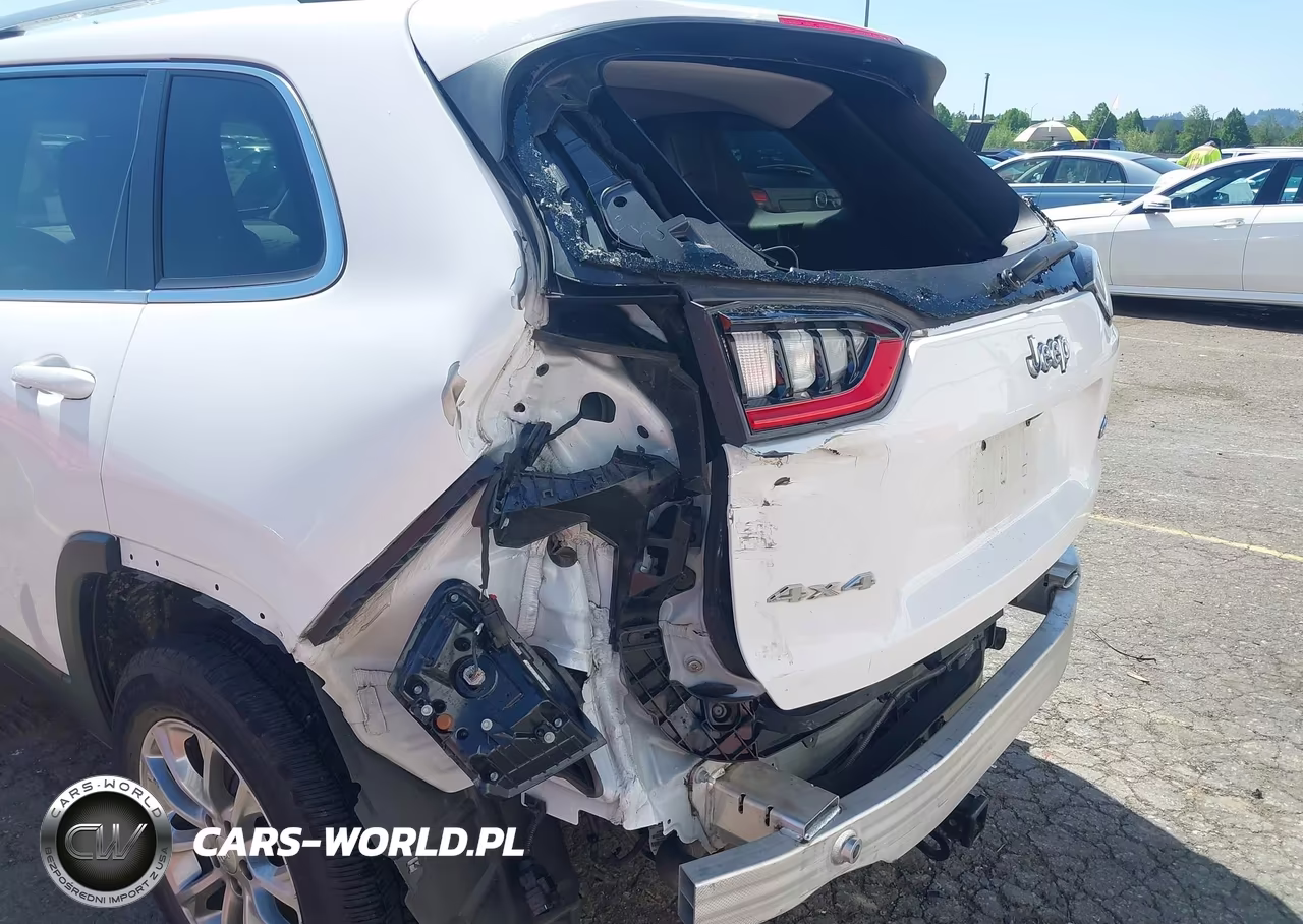 2021 Jeep Cherokee Latitude Lux 4X4 VIN:1C4PJMMX7MD133203 - 6