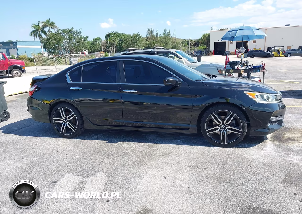 2017 Honda Accord Sport VIN:1HGCR2F5XHA185599 - 14