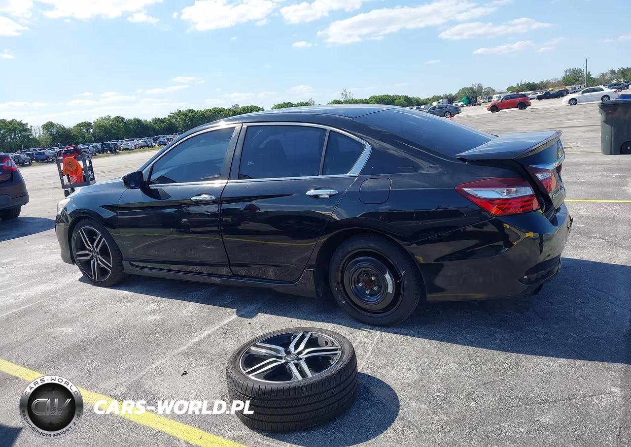2017 Honda Accord Sport VIN:1HGCR2F5XHA185599 - 15