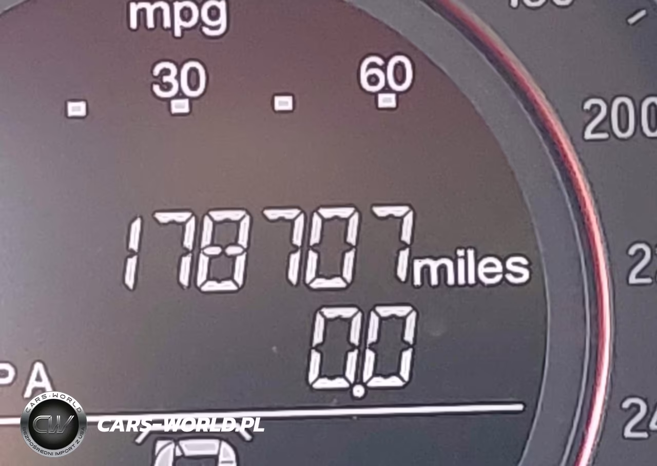 2017 Honda Accord Sport VIN:1HGCR2F5XHA185599 - 16