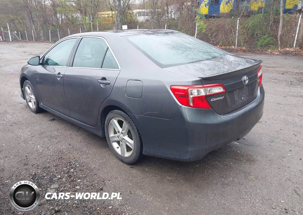 2014 Toyota Camry Se VIN:4T1BF1FK2EU300611 - 3