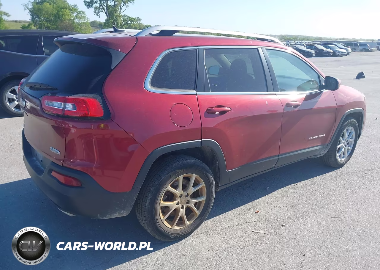 2015 Jeep Cherokee Latitude VIN:1C4PJMCS4FW649614 - 4