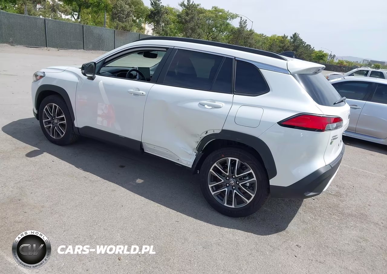 2026 Toyota Corolla Cross Xle VIN:7MUEAAAGXTV168577 - 3