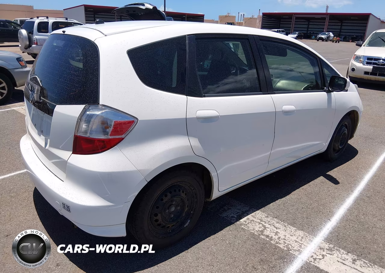 2013 Honda Fit VIN:JHMGE8H37DC050717 - 4