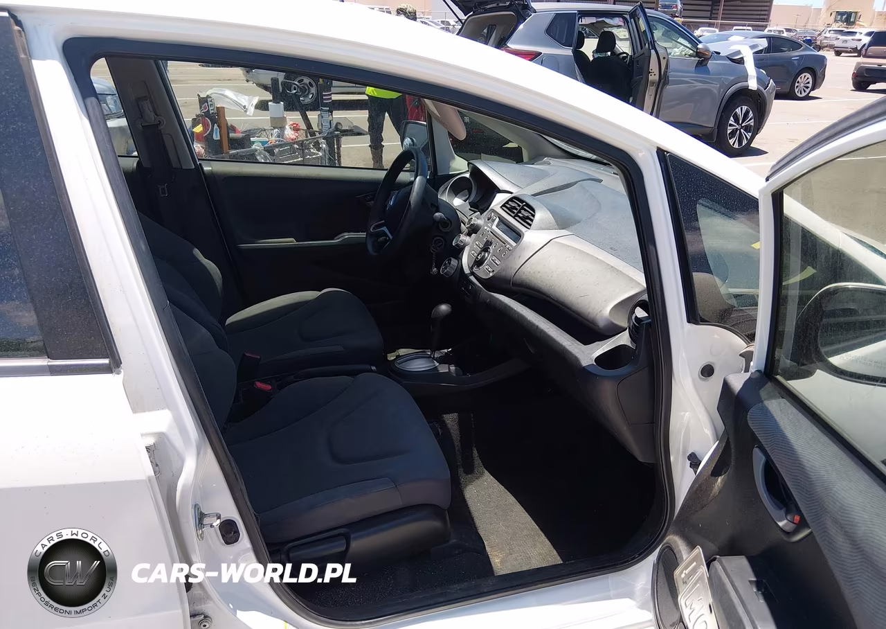 2013 Honda Fit VIN:JHMGE8H37DC050717 - 5