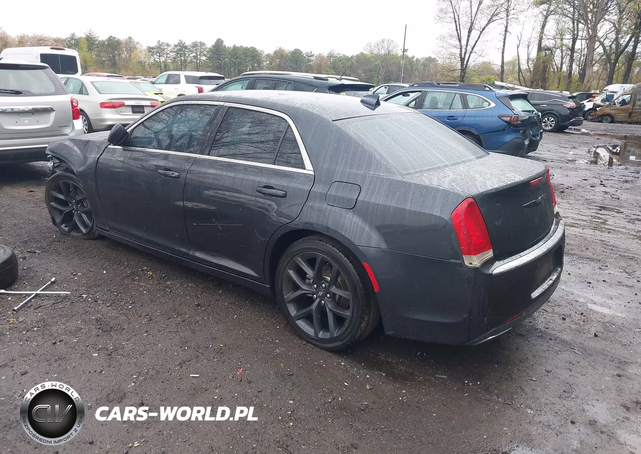 2015 Chrysler 300 Limited VIN:2C3CCAAG4FH881669 - 3