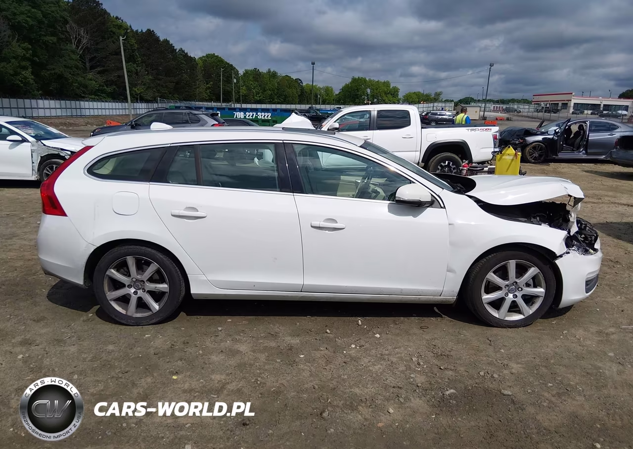 2016 Volvo V60 T5 Drive-E Premier VIN:YV140MEKXG1293052 - 13