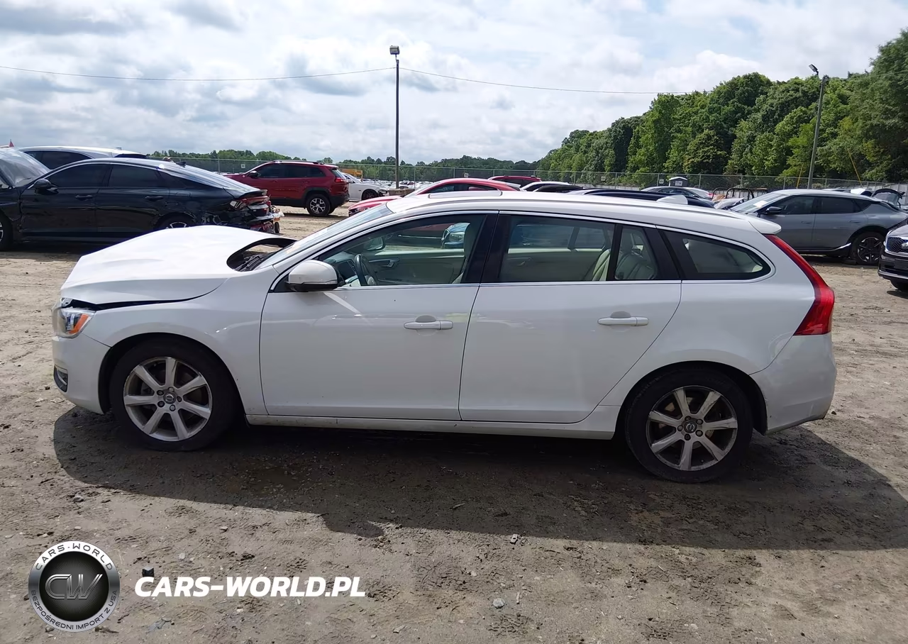 2016 Volvo V60 T5 Drive-E Premier VIN:YV140MEKXG1293052 - 14
