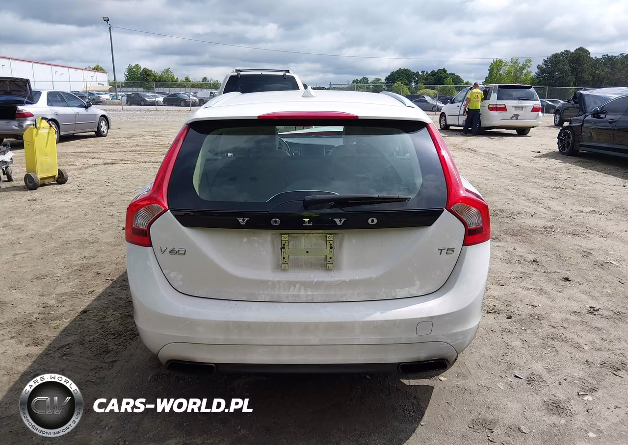 2016 Volvo V60 T5 Drive-E Premier VIN:YV140MEKXG1293052 - 16